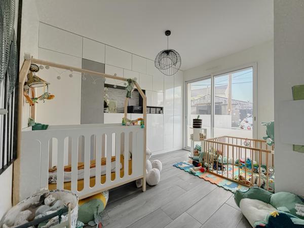 Maison de plain-pied récente - Proche centre de Bouguenais, cadre verdoyant