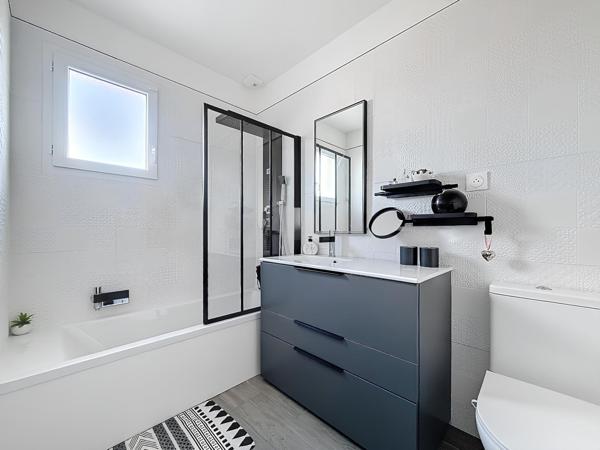 Maison de plain-pied récente - Proche centre de Bouguenais, cadre verdoyant