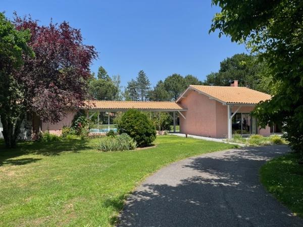 MERIGNAC PAS DE L'ANE - BURCK - Parc de 8400m² - Maison de 160m² avec piscine, pool house, garage de 115m².
