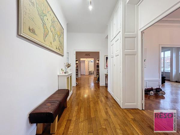 APPARTEMENT TYPE HAUSSMANNIEN
