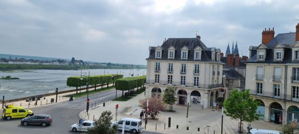BLOIS APPARTEMENT DE 84m² AVEC UNE VUE PANORAMIQUE SUR LA LOIRE !