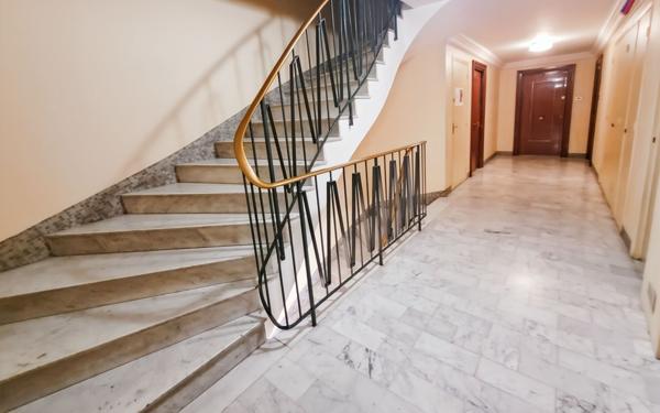 Appartement à vendre    2 pièces • 47 m2 Nice