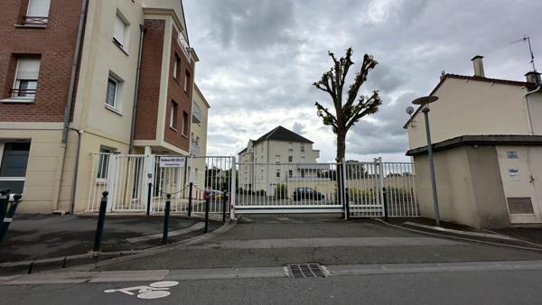 Emplacement de stationnement situé à Margny les Compiègne