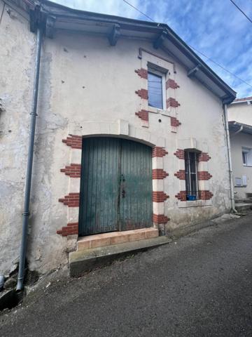 Maison à vendre    2 pièces •  Roquefort