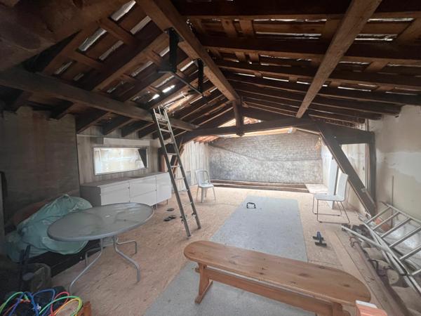 Maison à vendre    2 pièces •  Roquefort