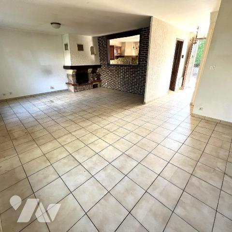 Pavillon 4 chambres avec sous-sol total - secteur résidentiel