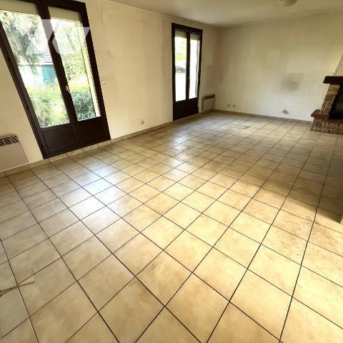 Pavillon 4 chambres avec sous-sol total - secteur résidentiel