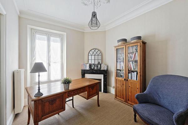 Élégante maison bourgeoise avec piscine et terrasse dominante
