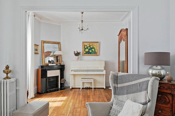Élégante maison bourgeoise avec piscine et terrasse dominante