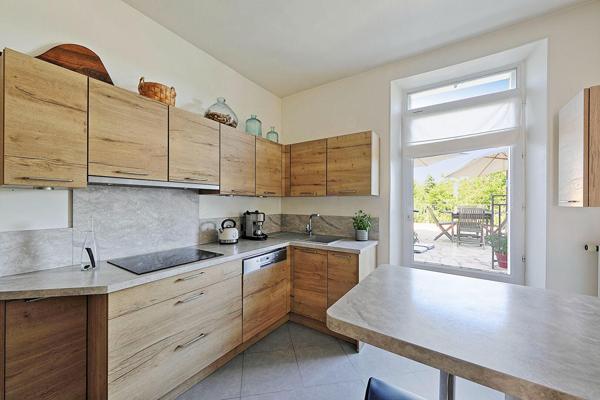 Élégante maison bourgeoise avec piscine et terrasse dominante