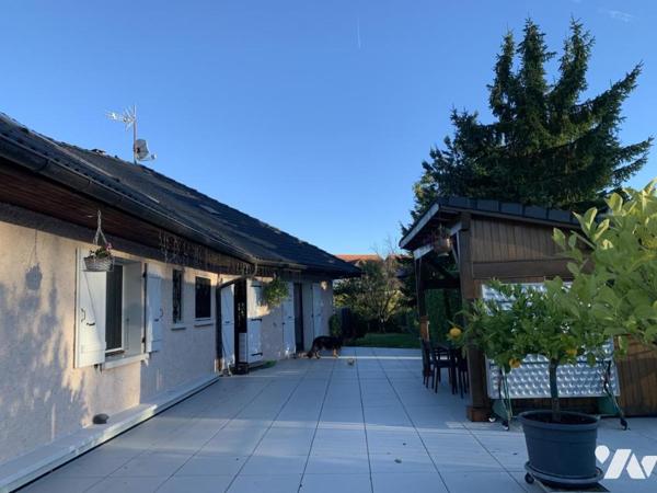 MAISON A VENDRE - ORNEX - 7 pièces - 366 m2 - Terrasse 140 m2 - Garages - Cour - Terrain 1.685 m2 - 