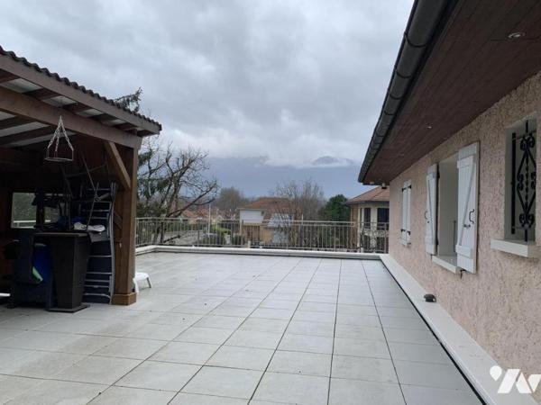MAISON A VENDRE - ORNEX - 7 pièces - 366 m2 - Terrasse 140 m2 - Garages - Cour - Terrain 1.685 m2 - 