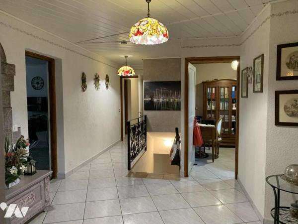 MAISON A VENDRE - ORNEX - 7 pièces - 366 m2 - Terrasse 140 m2 - Garages - Cour - Terrain 1.685 m2 - 