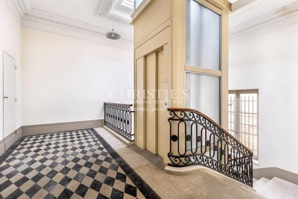 QUINCONCES – DERNIER ETAGE – PARKING