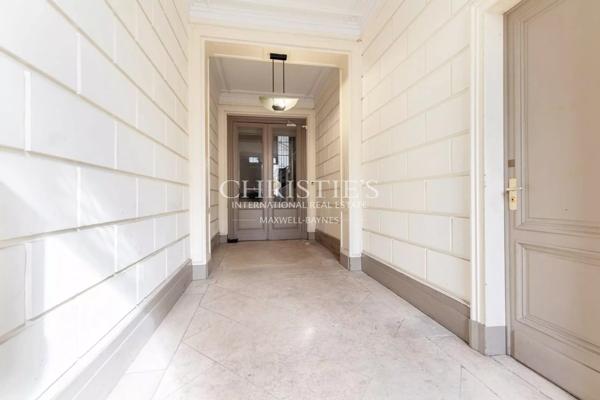 QUINCONCES – DERNIER ETAGE – PARKING