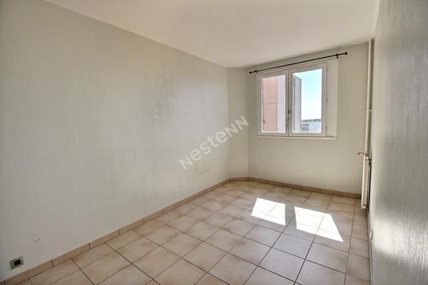 MONTREUIL, QUARTIER BEAUMONTS-RENAN, APPARTEMENT 4 PIECES AVEC LOGGIA ET PARKING