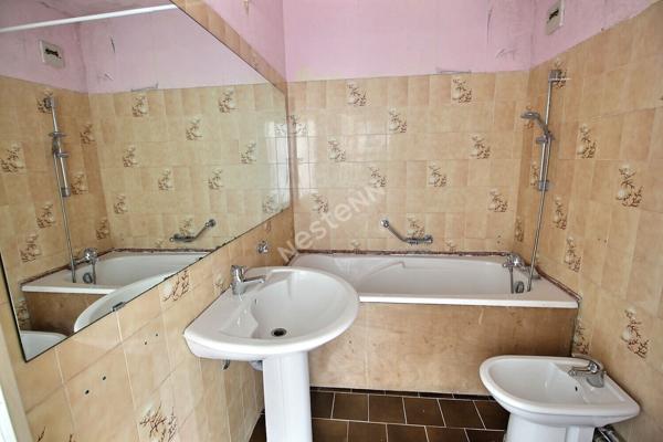 MONTREUIL, QUARTIER BEAUMONTS-RENAN, APPARTEMENT 4 PIECES AVEC LOGGIA ET PARKING