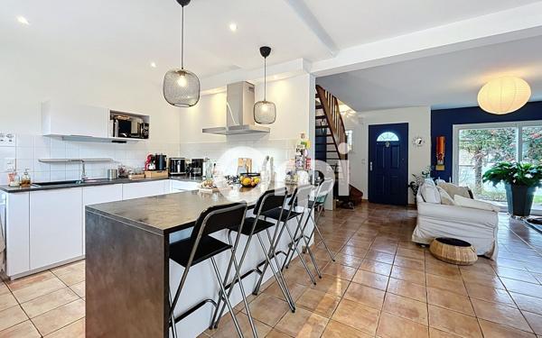 Maison à vendre    7 pièces • 152 m2 Saint-Pantaléon-de-Larche