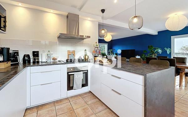 Maison à vendre    7 pièces • 152 m2 Saint-Pantaléon-de-Larche