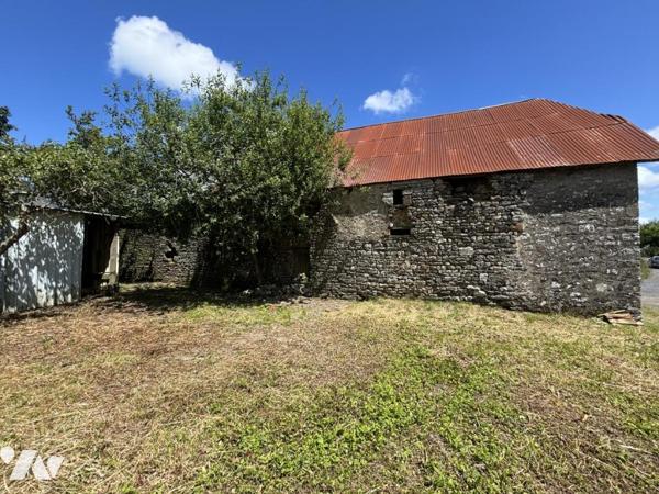 BATIMENT EN PIERRE A TRANSFORMER EN HABITATION