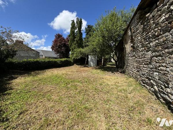BATIMENT EN PIERRE A TRANSFORMER EN HABITATION