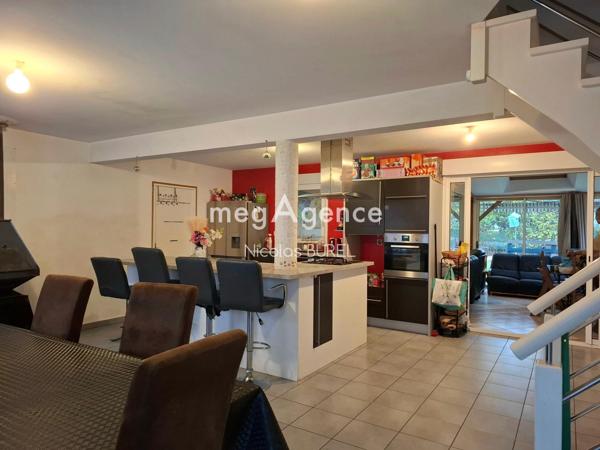 Maison à LE GENEST-SAINT-ISLE, 53940 - 8 pièces 161m²