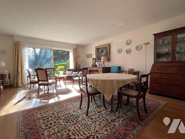 En exclusivité chez votre notaire ! En centre ville d'Hazebrouck, résidence de standing avec  v...