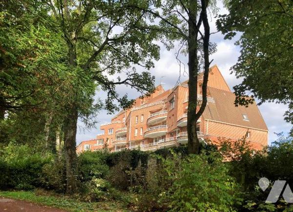 En exclusivité chez votre notaire ! En centre ville d'Hazebrouck, résidence de standing avec  v...