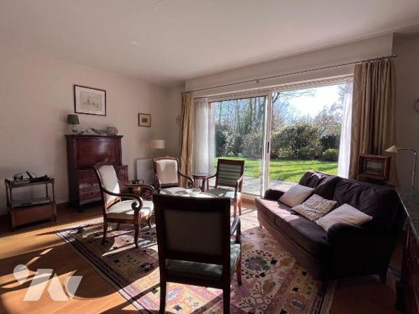 En exclusivité chez votre notaire ! En centre ville d'Hazebrouck, résidence de standing avec  v...