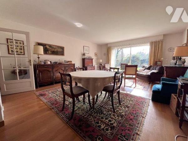 En exclusivité chez votre notaire ! En centre ville d'Hazebrouck, résidence de standing avec  v...