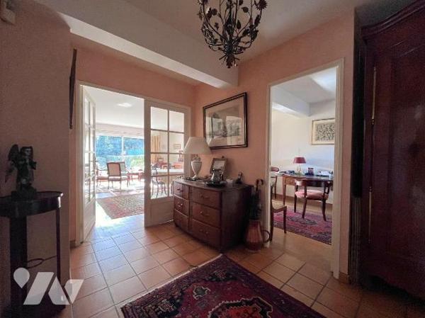 En exclusivité chez votre notaire ! En centre ville d'Hazebrouck, résidence de standing avec  v...