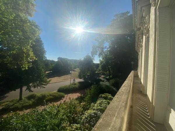 APPARTEMENT T6 A LOUER - LYON 6EME ARRONDISSEMENT Les Belges 197.68 m 2 3 560 € charges comprises par mois