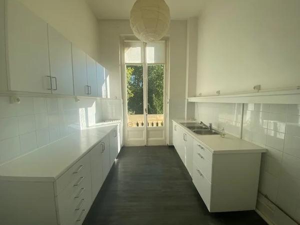 APPARTEMENT T6 A LOUER - LYON 6EME ARRONDISSEMENT Les Belges 197.68 m 2 3 560 € charges comprises par mois
