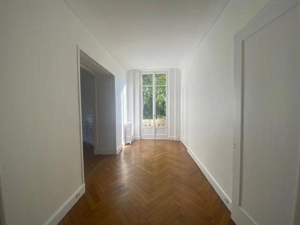 APPARTEMENT T6 A LOUER - LYON 6EME ARRONDISSEMENT Les Belges 197.68 m 2 3 560 € charges comprises par mois