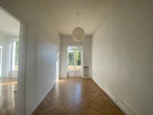 APPARTEMENT T6 A LOUER - LYON 6EME ARRONDISSEMENT Les Belges 197.68 m 2 3 560 € charges comprises par mois