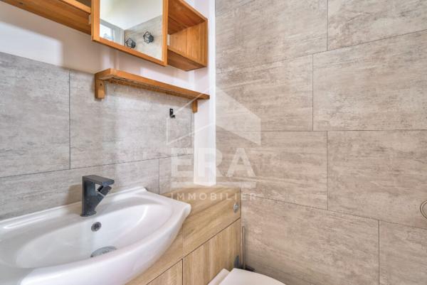 Appartement Marseille 1 pièce 36 m2 Pont de vivaux  INVESTISSEMENT CALME -LUMINEUX  DERNIER ÉTAGE