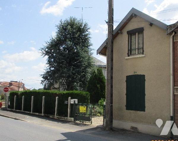 VOUZIERS, une maison d'habitation sur un terrain de 751 m².