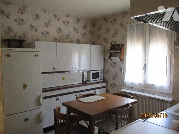 VOUZIERS, une maison d'habitation sur un terrain de 751 m².