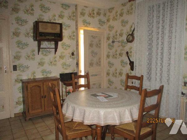 VOUZIERS, une maison d'habitation sur un terrain de 751 m².