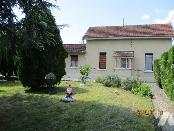 VOUZIERS, une maison d'habitation sur un terrain de 751 m².