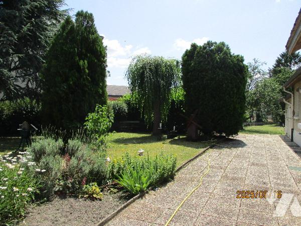 VOUZIERS, une maison d'habitation sur un terrain de 751 m².