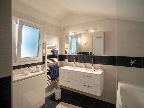 Var (83), à vendre LA CROIX VALMER MAISON T7 de 157 m² Piscine VUE MER, ILES ET COLLINES sur golfe de ST TROPEZ