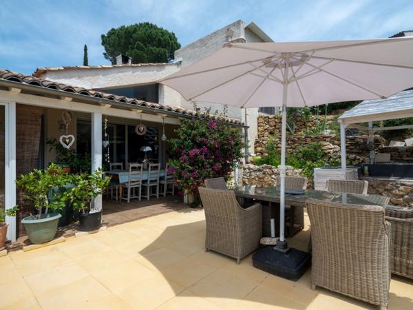 Var (83), à vendre LA CROIX VALMER MAISON T7 de 157 m² Piscine VUE MER, ILES ET COLLINES sur golfe de ST TROPEZ