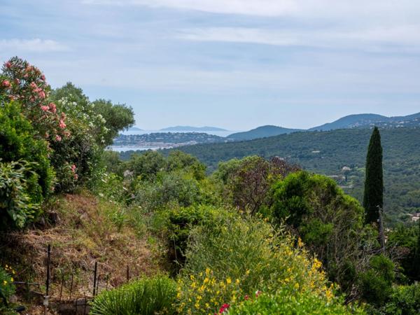 Var (83), à vendre LA CROIX VALMER MAISON T7 de 157 m² Piscine VUE MER, ILES ET COLLINES sur golfe de ST TROPEZ