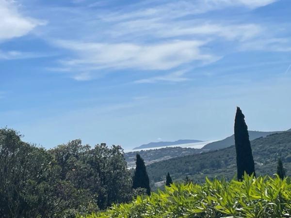 Var (83), à vendre LA CROIX VALMER MAISON T7 de 157 m² Piscine VUE MER, ILES ET COLLINES sur golfe de ST TROPEZ