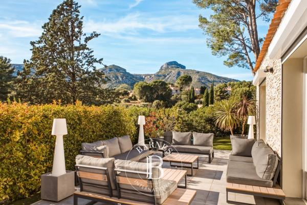 Aubagne, Maison 4 Chambres -  230 m² à vendre