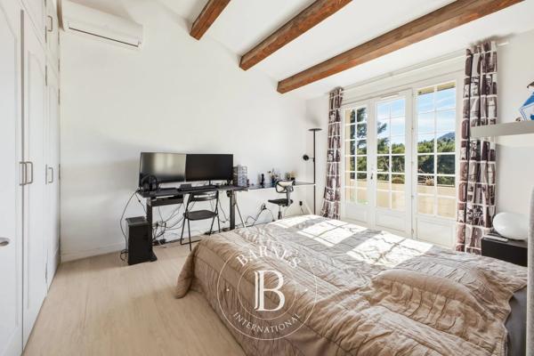 Aubagne, Maison 4 Chambres -  230 m² à vendre