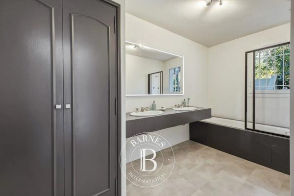 Aubagne, Maison 4 Chambres -  230 m² à vendre
