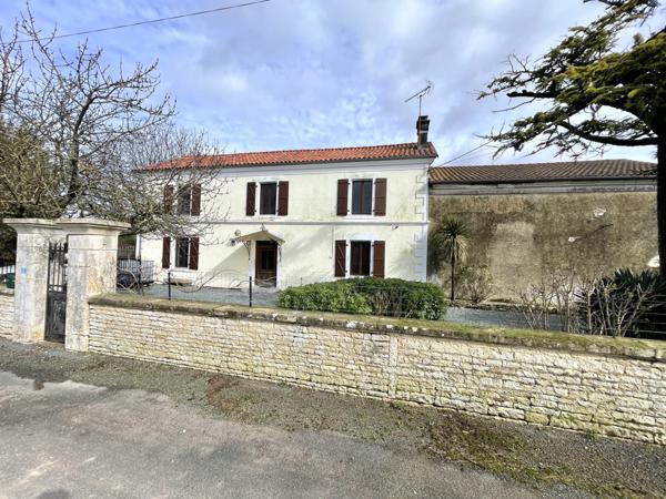 Belle maison en pierre de 4 chambres en bordure de village