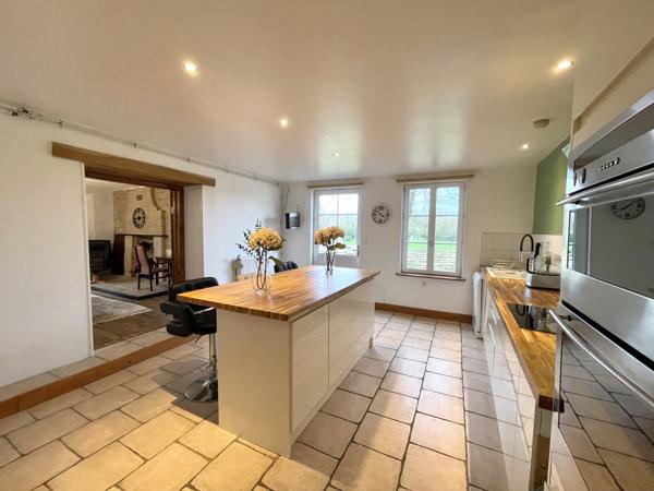 Belle maison en pierre de 4 chambres en bordure de village